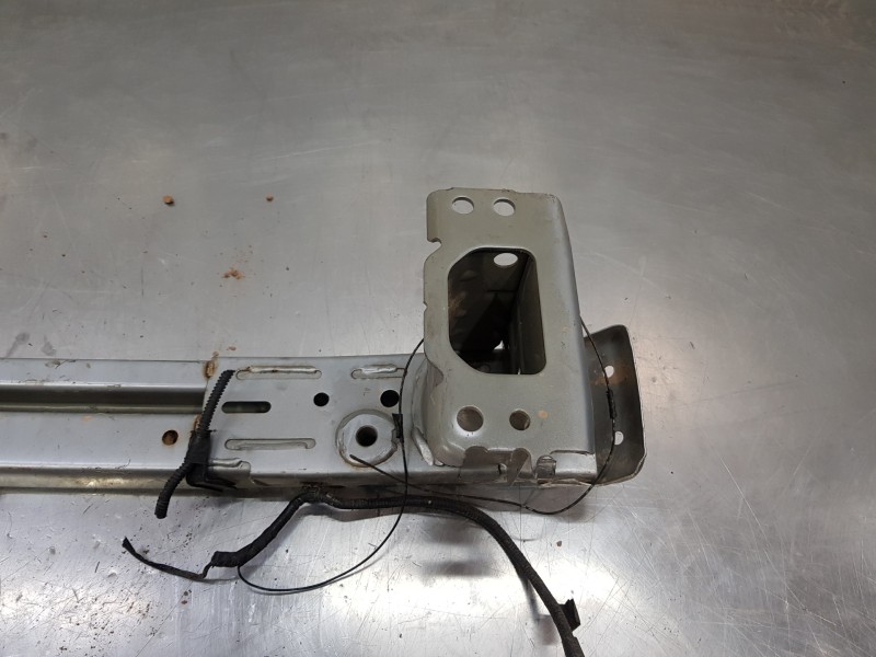 Recambio de refuerzo paragolpes delantero para toyota verso active referencia OEM IAM 520210F021  