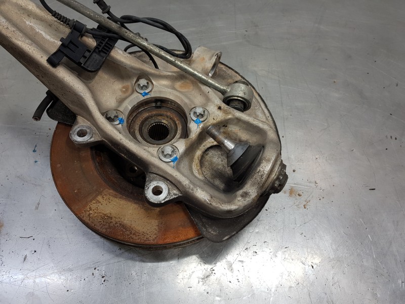 Recambio de mangueta delantera izquierda para mercedes clase m (w166) bluetec referencia OEM IAM A1663300920  