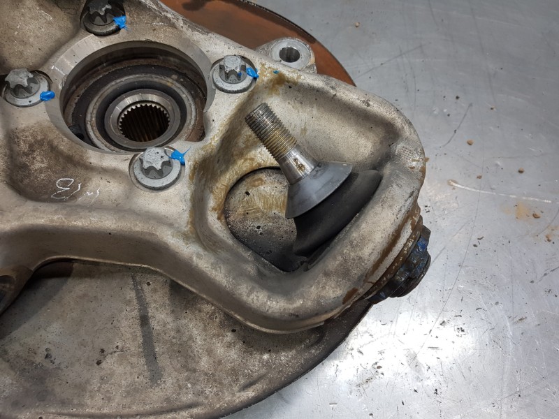 Recambio de mangueta delantera derecha para mercedes clase m (w166) bluetec referencia OEM IAM A1663301020  