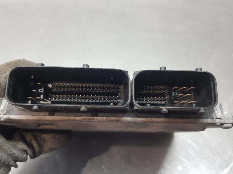 Recambio de centralita motor uce para volkswagen golf v berlina (1k1) sport referencia OEM IAM 6A906033EM  