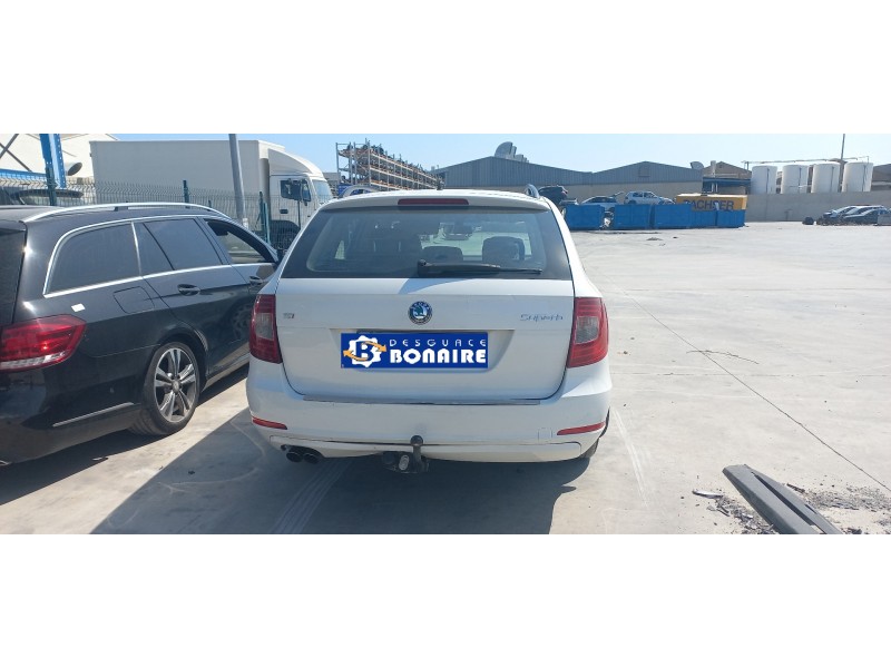 skoda superb combi (3t5) del año 2013