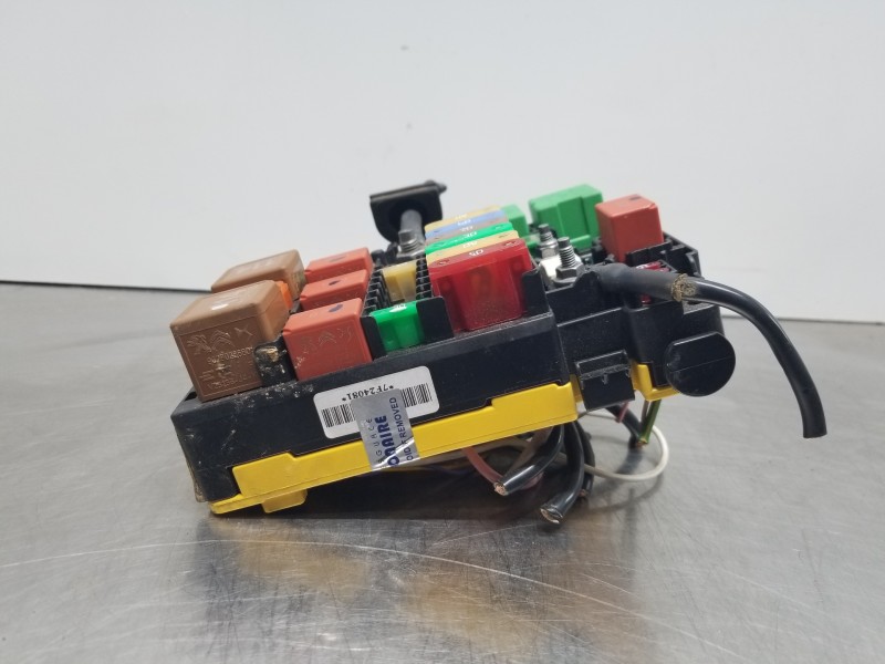 Recambio de caja reles / fusibles para peugeot 208 (p2) puretech referencia OEM IAM 9804848480  