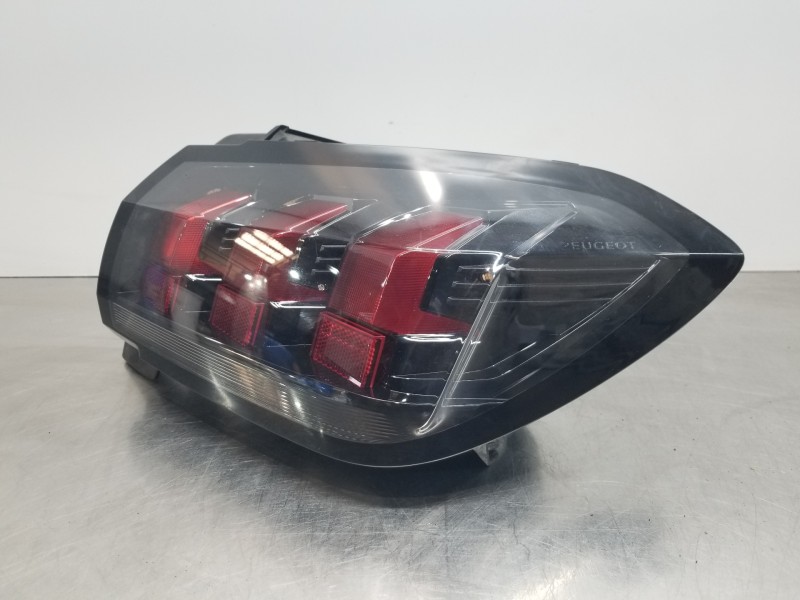 Recambio de piloto trasero derecho para peugeot 208 (p2) puretech referencia OEM IAM 9823216580  