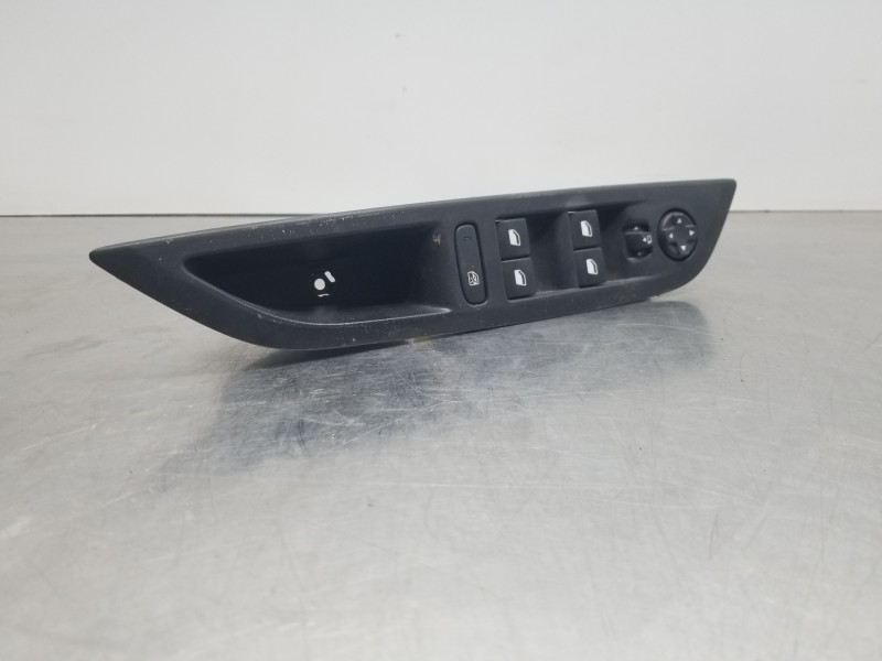 Recambio de mando elevalunas delantero izquierdo para peugeot 208 (p2) puretech referencia OEM IAM 96788264ZD  