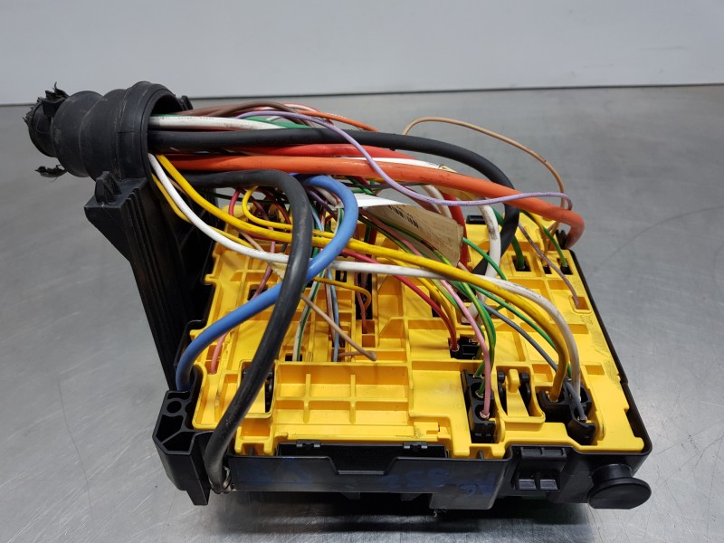 Recambio de caja reles / fusibles para peugeot 308 active referencia OEM IAM 9804848580  