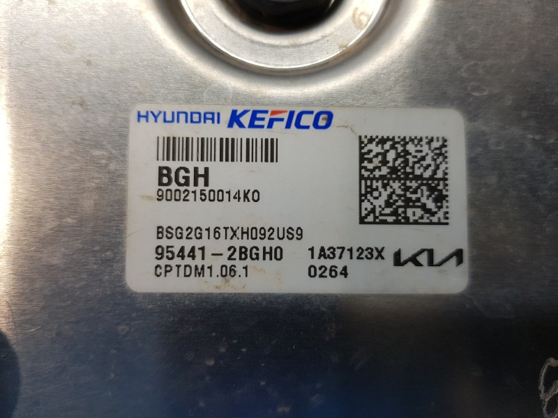Recambio de centralita motor uce para kia niro concept referencia OEM IAM 954412BGH0  