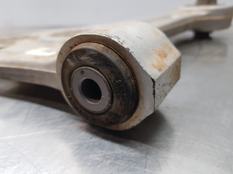 Recambio de brazo suspension inferior delantero derecho para kia niro concept referencia OEM IAM 54501AT000  