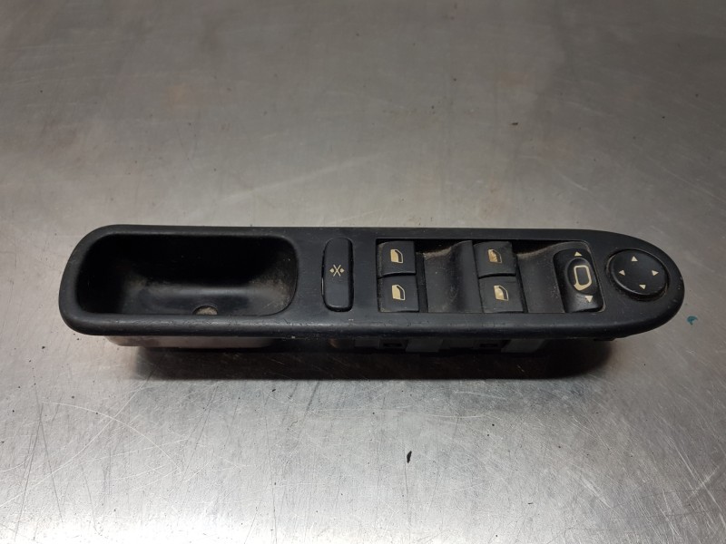 Recambio de mando elevalunas delantero izquierdo para peugeot 307 (s1) xs referencia OEM IAM 53269704 96351623XT 