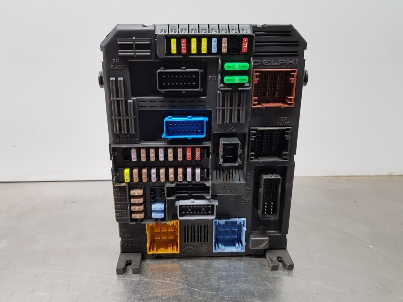 Recambio de caja reles / fusibles para peugeot 3008 allure referencia OEM IAM 9819851280  