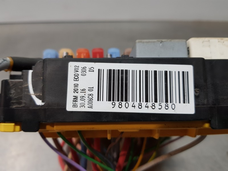 Recambio de caja reles / fusibles para peugeot 3008 allure referencia OEM IAM 9804848580  