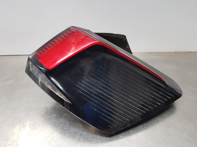 Recambio de piloto trasero derecho para peugeot 3008 allure referencia OEM IAM 9810477080  