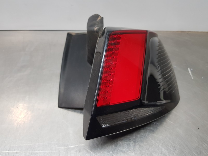 Recambio de piloto trasero derecho para peugeot 3008 allure referencia OEM IAM 9810477080  