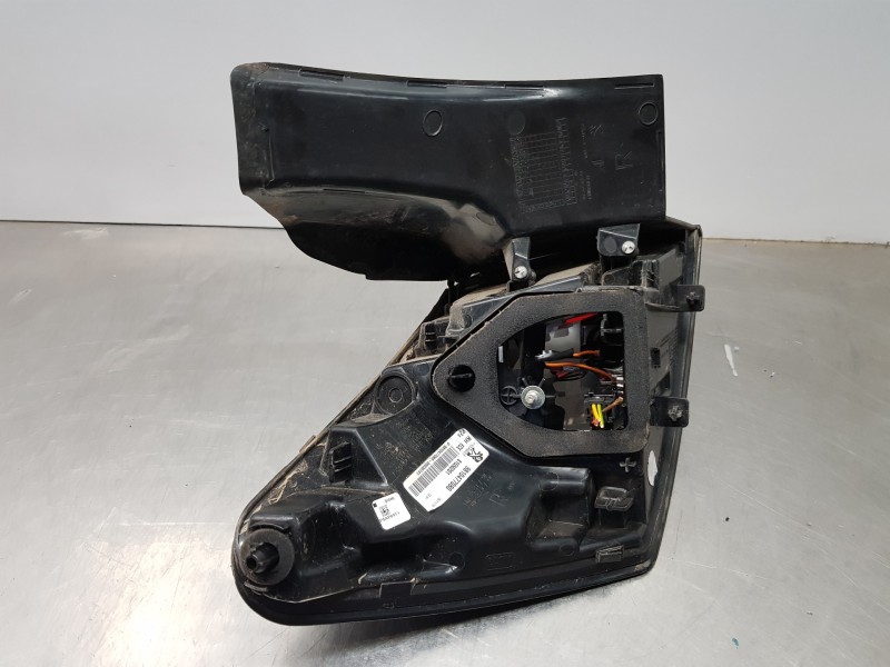 Recambio de piloto trasero derecho para peugeot 3008 allure referencia OEM IAM 9810477080  