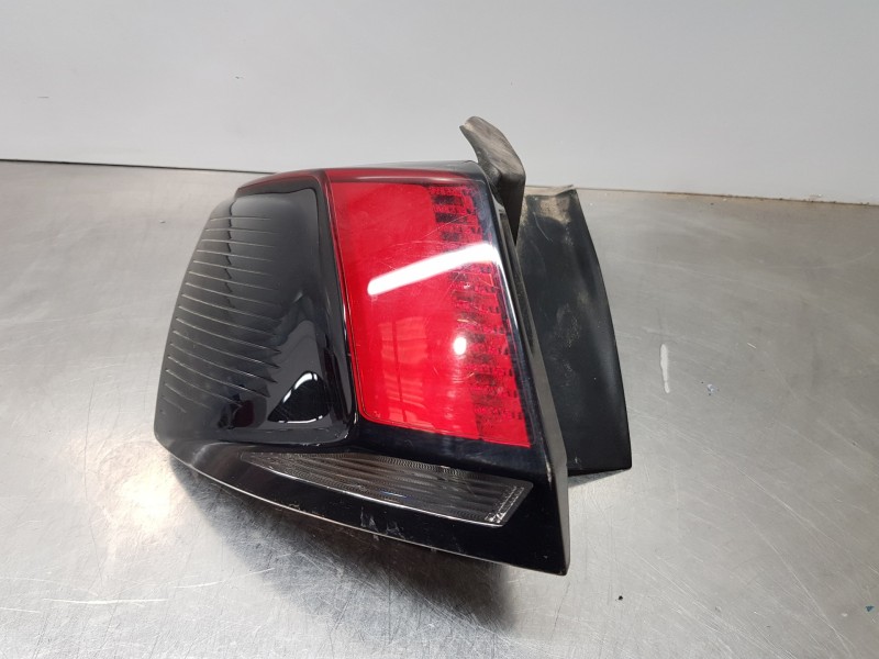 Recambio de piloto trasero izquierdo para peugeot 3008 allure referencia OEM IAM 9810477180  