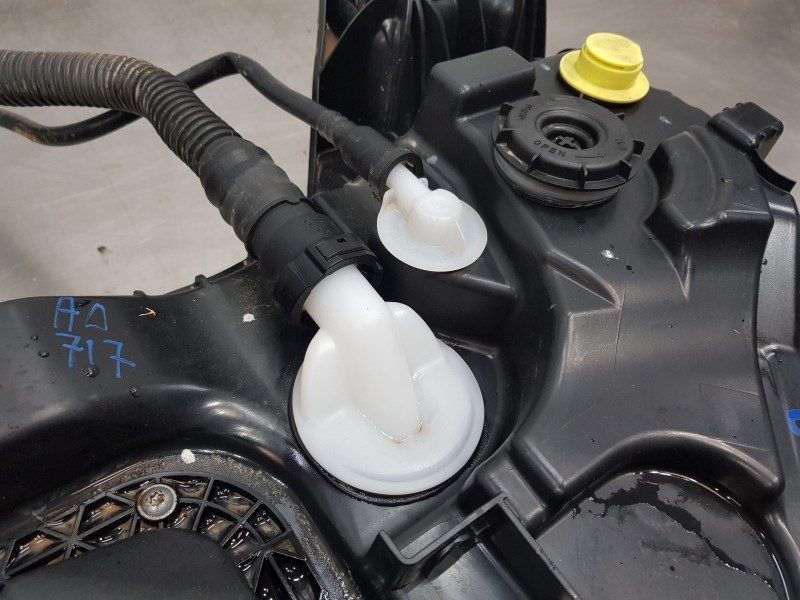 Recambio de deposito aditivo adblue fap ( deposito grande ) para peugeot 3008 allure referencia OEM IAM 9810666280 1682620780 