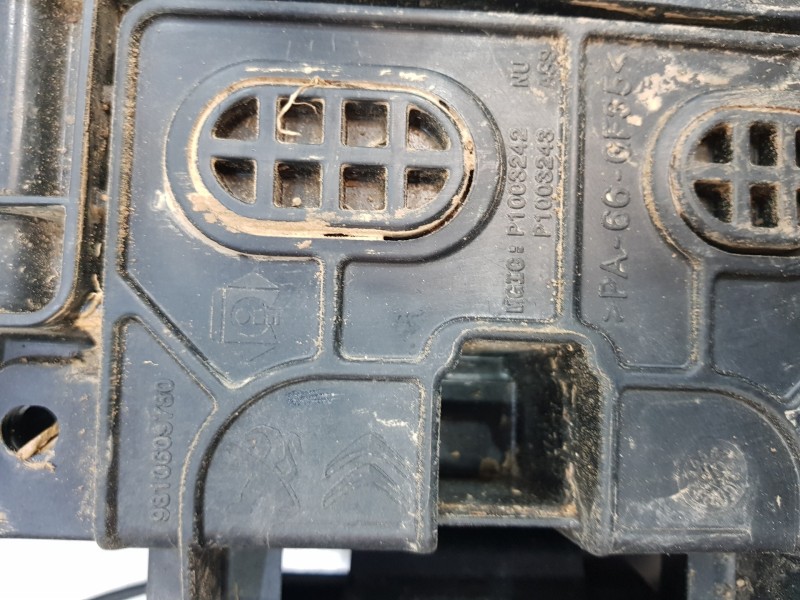 Recambio de deposito aditivo adblue fap ( deposito grande ) para peugeot 3008 allure referencia OEM IAM 9810666280 1682620780 