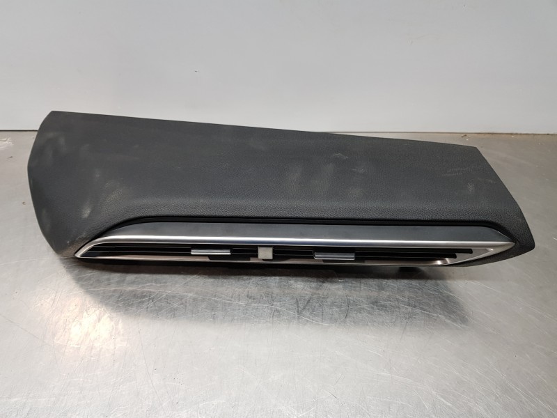 Recambio de rejilla aireadora para peugeot 3008 allure referencia OEM IAM 9814075577  