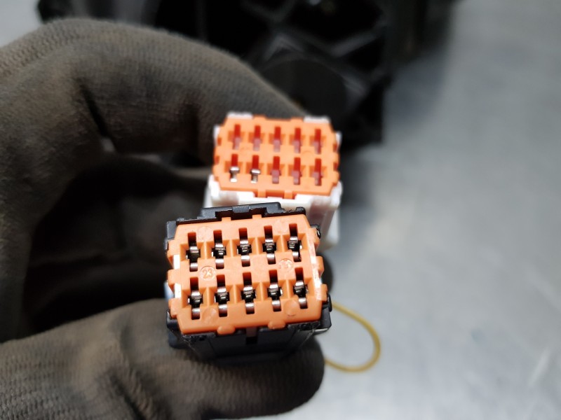 Recambio de retrovisor derecho para peugeot 3008 allure referencia OEM IAM 1618047080  