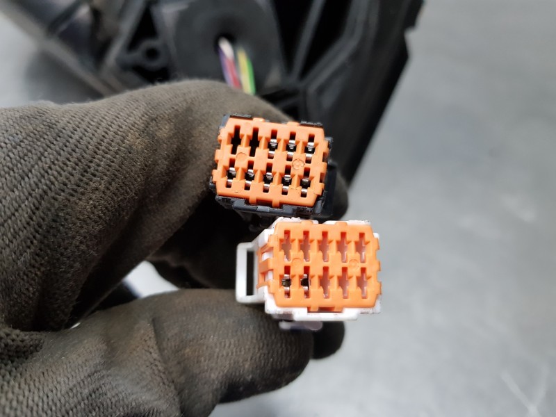 Recambio de retrovisor izquierdo para peugeot 3008 allure referencia OEM IAM 1618046980  