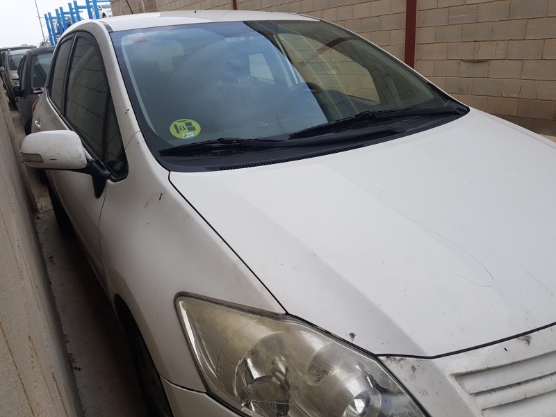 toyota auris del año 2011