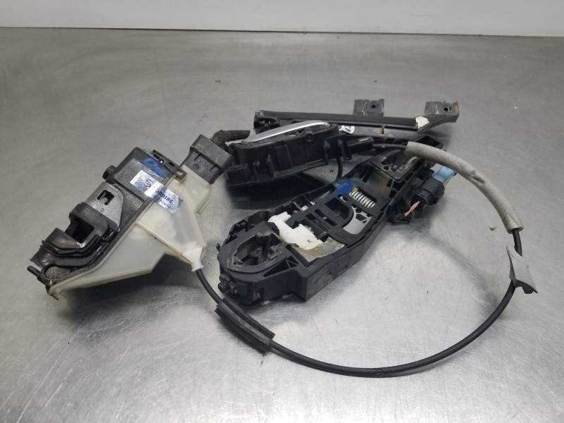 Recambio de cerradura puerta delantera derecha para citroen spacetourer autobus referencia OEM IAM 9808414080  