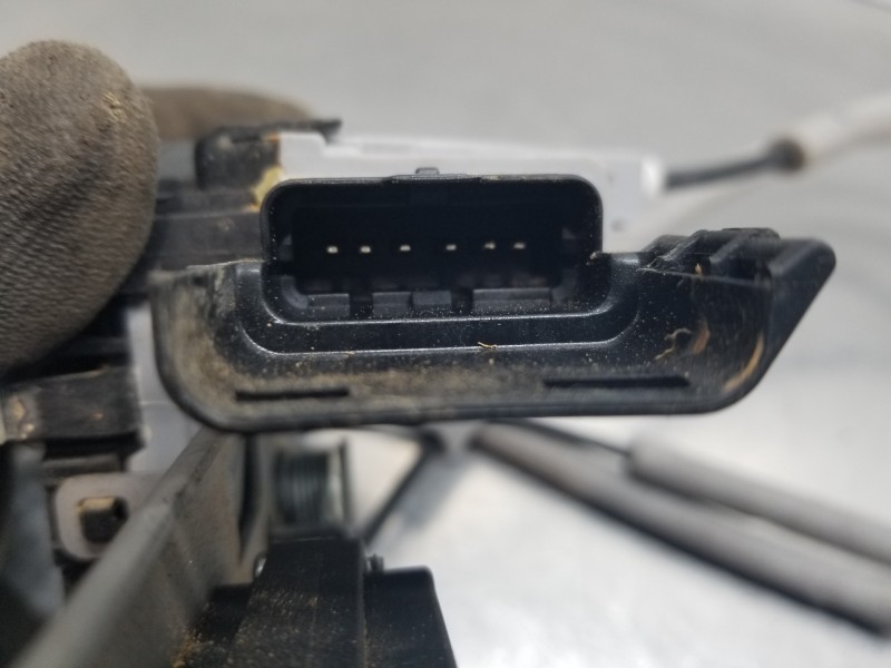 Recambio de cerradura puerta lateral izquierda para citroen spacetourer autobus referencia OEM IAM 9808417680  