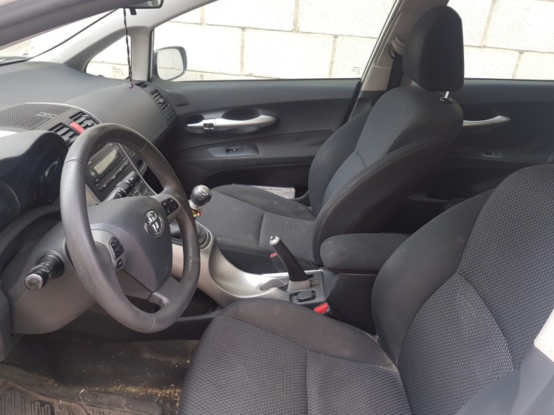 toyota auris del año 2011