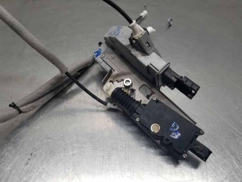 Recambio de cerradura puerta lateral derecha para citroen spacetourer autobus referencia OEM IAM 9808417580  