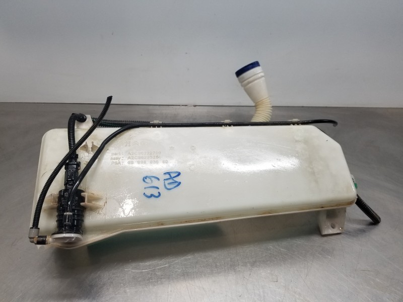 Recambio de deposito limpia para citroen spacetourer autobus referencia OEM IAM 9809803680  