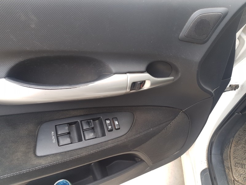 toyota auris del año 2011