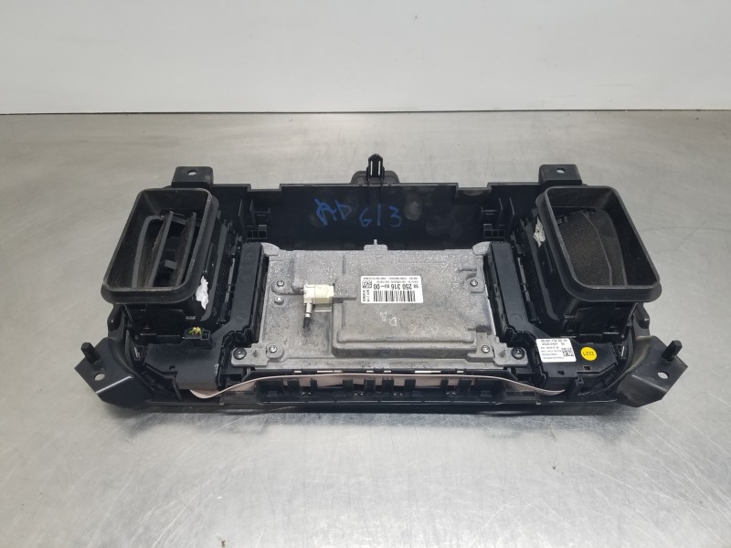 Recambio de pantalla multifuncion para citroen spacetourer autobus referencia OEM IAM 9825031680  