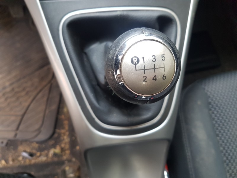 toyota auris del año 2011