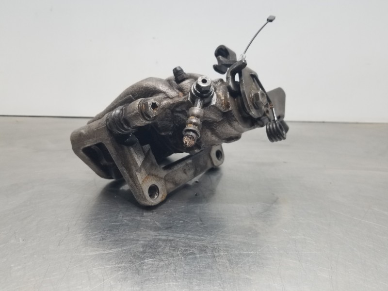 Recambio de pinza freno trasera derecha para citroen spacetourer autobus referencia OEM IAM 9806477980  