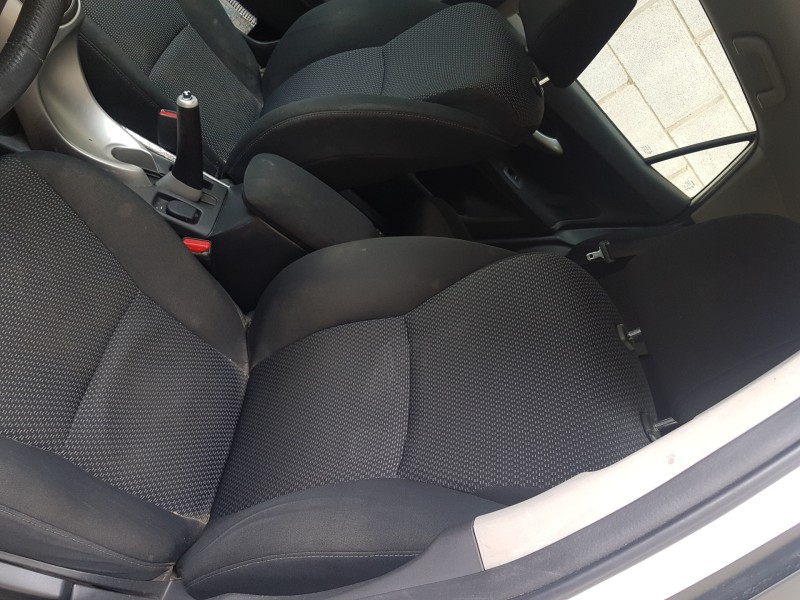 toyota auris del año 2011