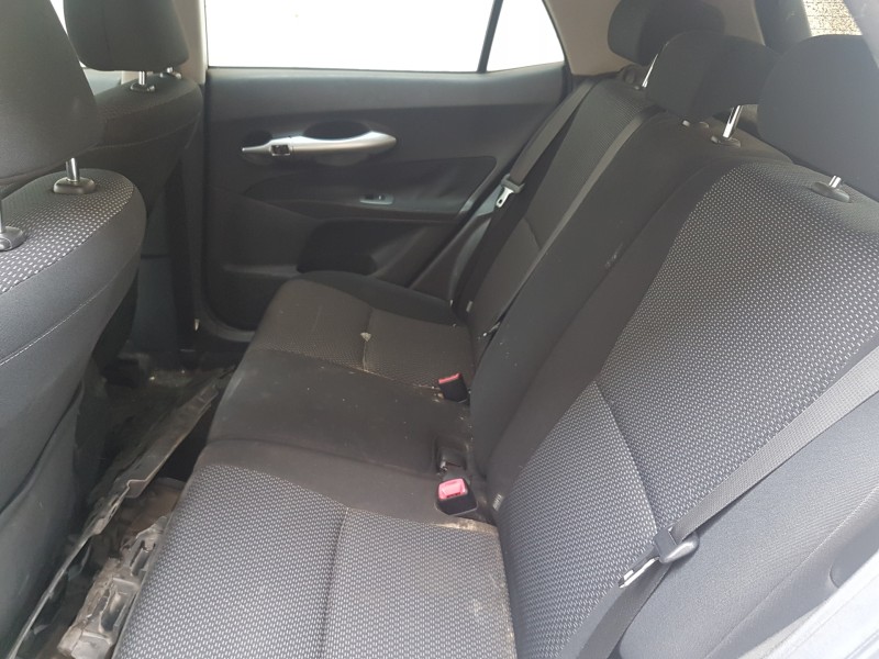 toyota auris del año 2011