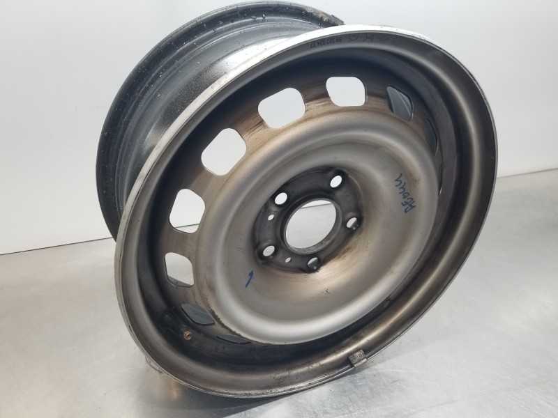 Recambio de llanta para peugeot partner standard 600kg referencia OEM IAM 9832762477  