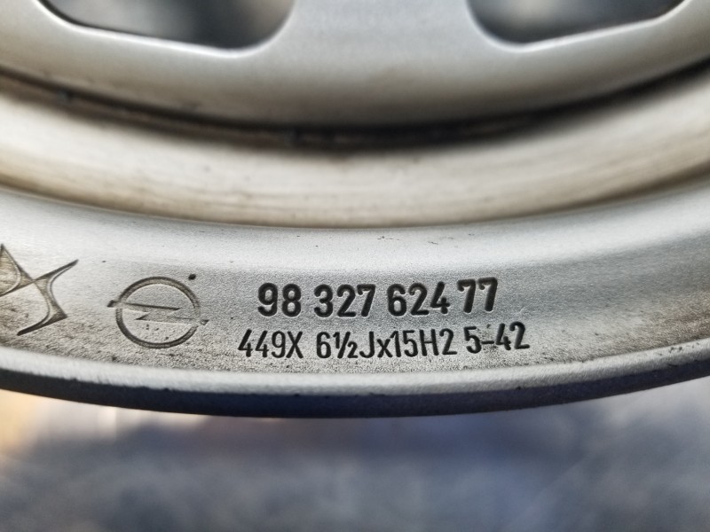 Recambio de llanta para peugeot partner standard 600kg referencia OEM IAM 9832762477  