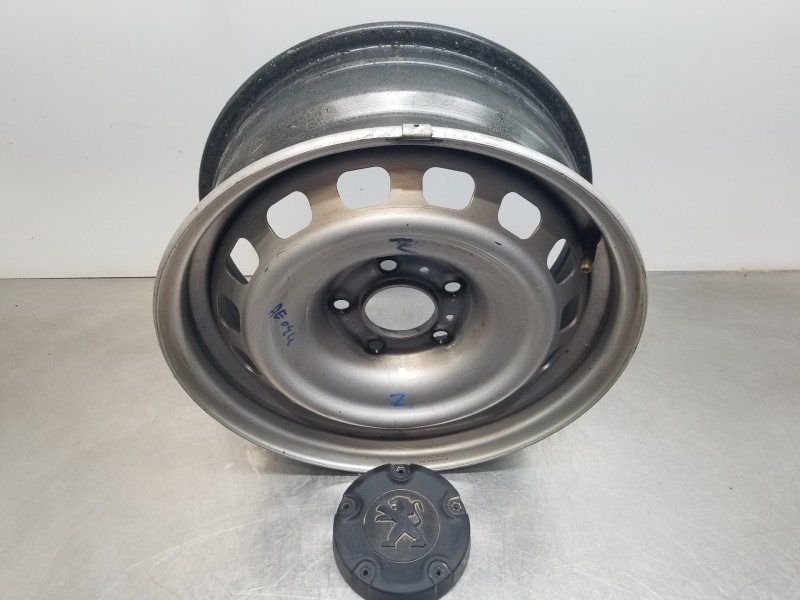Recambio de llanta para peugeot partner standard 600kg referencia OEM IAM 9832762477  
