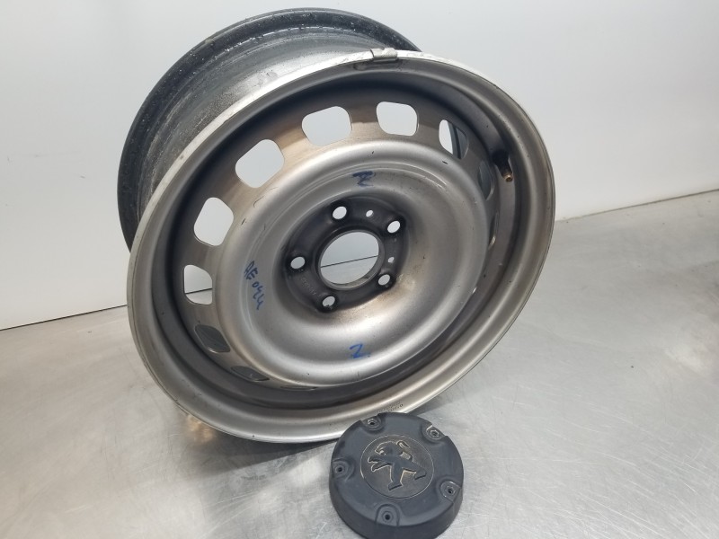 Recambio de llanta para peugeot partner standard 600kg referencia OEM IAM 9832762477  