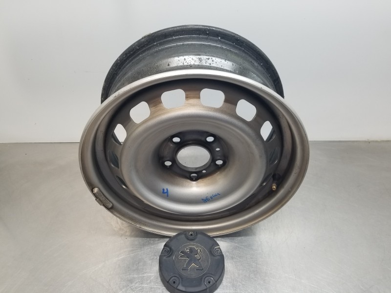 Recambio de llanta para peugeot partner standard 600kg referencia OEM IAM 9832762477  