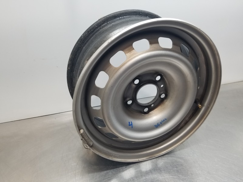 Recambio de llanta para peugeot partner standard 600kg referencia OEM IAM 9832762477  