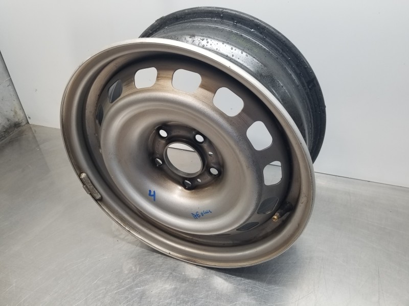 Recambio de llanta para peugeot partner standard 600kg referencia OEM IAM 9832762477  