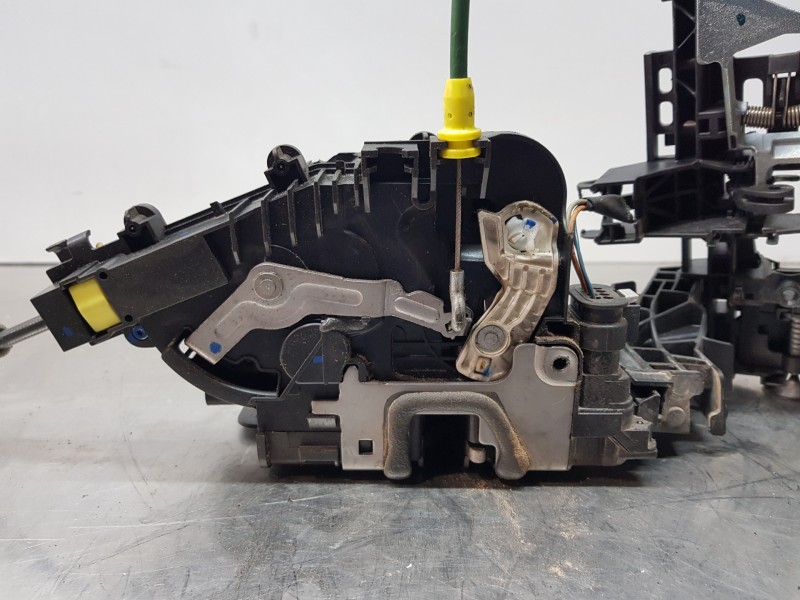 Recambio de cerradura puerta delantera derecha para mercedes clase c (w205) lim. bluetec referencia OEM IAM A0997201800  