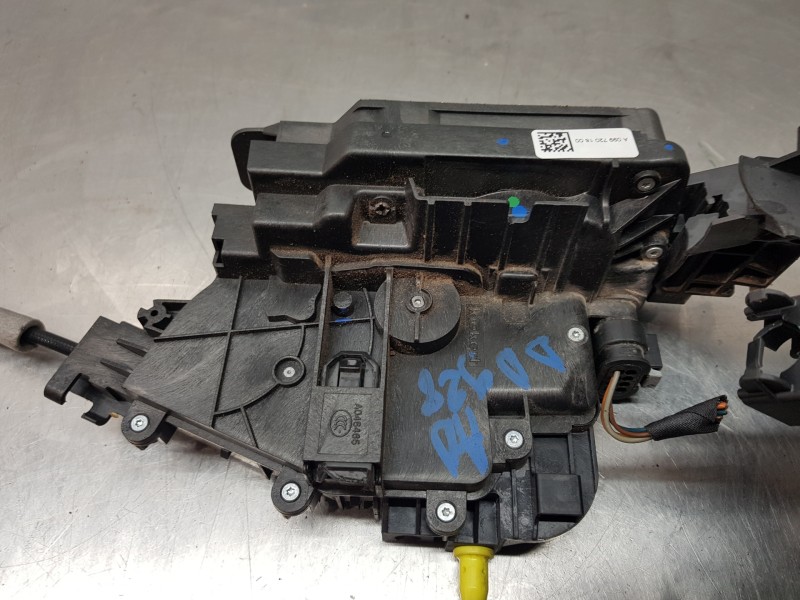 Recambio de cerradura puerta delantera derecha para mercedes clase c (w205) lim. bluetec referencia OEM IAM A0997201800  