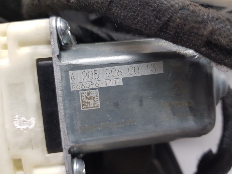 Recambio de elevalunas delantero izquierdo para mercedes clase c (w205) lim. bluetec referencia OEM IAM A2057209111  