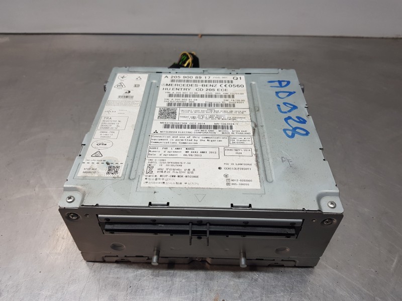 Recambio de sistema audio / radio cd para mercedes clase c (w205) lim. bluetec referencia OEM IAM A2059008917  