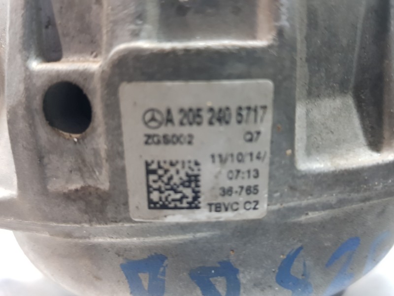 Recambio de soporte motor derecho para mercedes clase c (w205) lim. bluetec referencia OEM IAM A2052406717  
