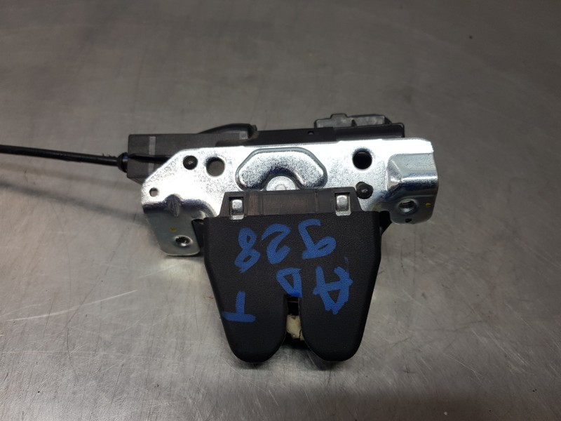 Recambio de cerradura maletero / porton para mercedes clase c (w205) lim. bluetec referencia OEM IAM 2047500485  