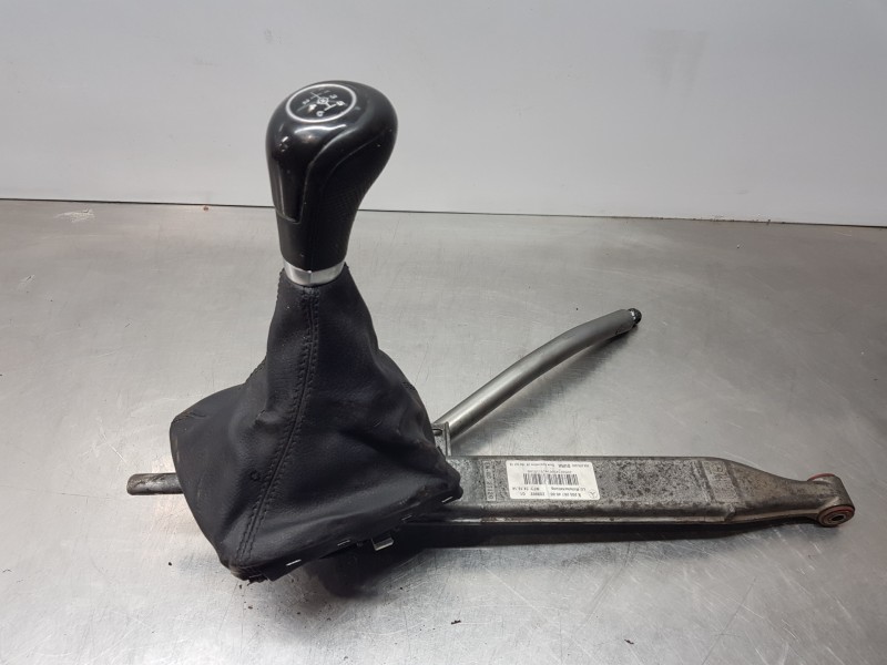 Recambio de palanca cambio para mercedes clase c (w205) lim. bluetec referencia OEM IAM A2052674500  