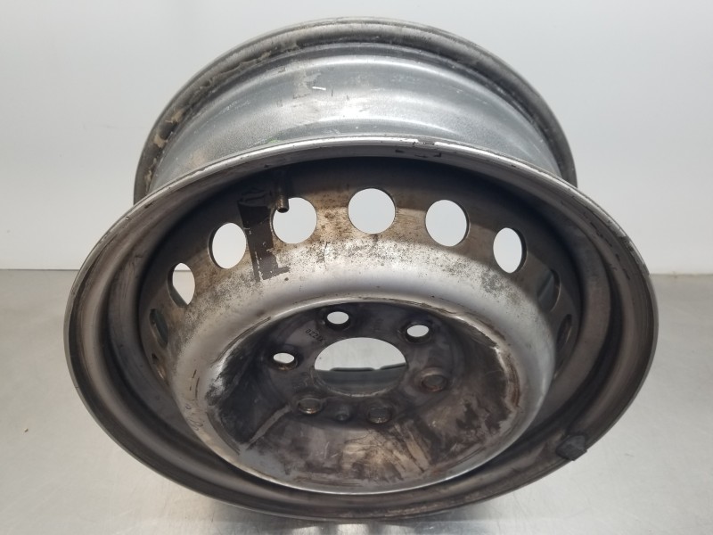 Recambio de llanta para iveco daily caja cerrada h2 referencia OEM IAM 5801622004  